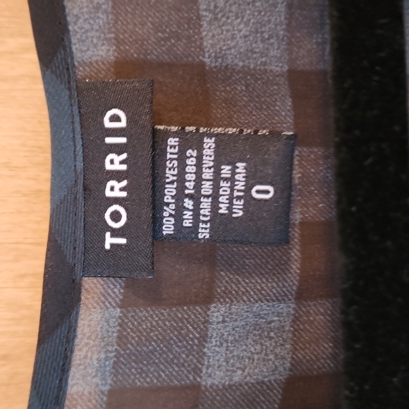 Green and Black Plaid Blouse - Picture 4 of 4